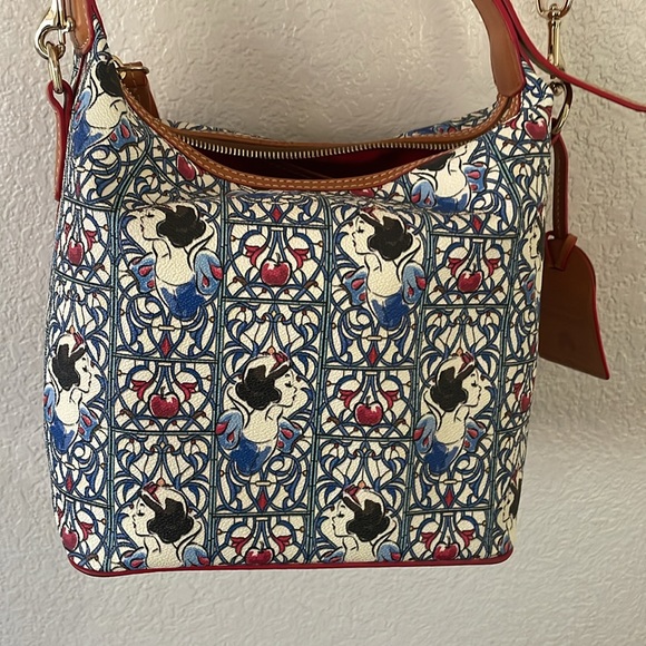 Disney Snow White Dooney and Bourke crossbody - Picture 7 of 9